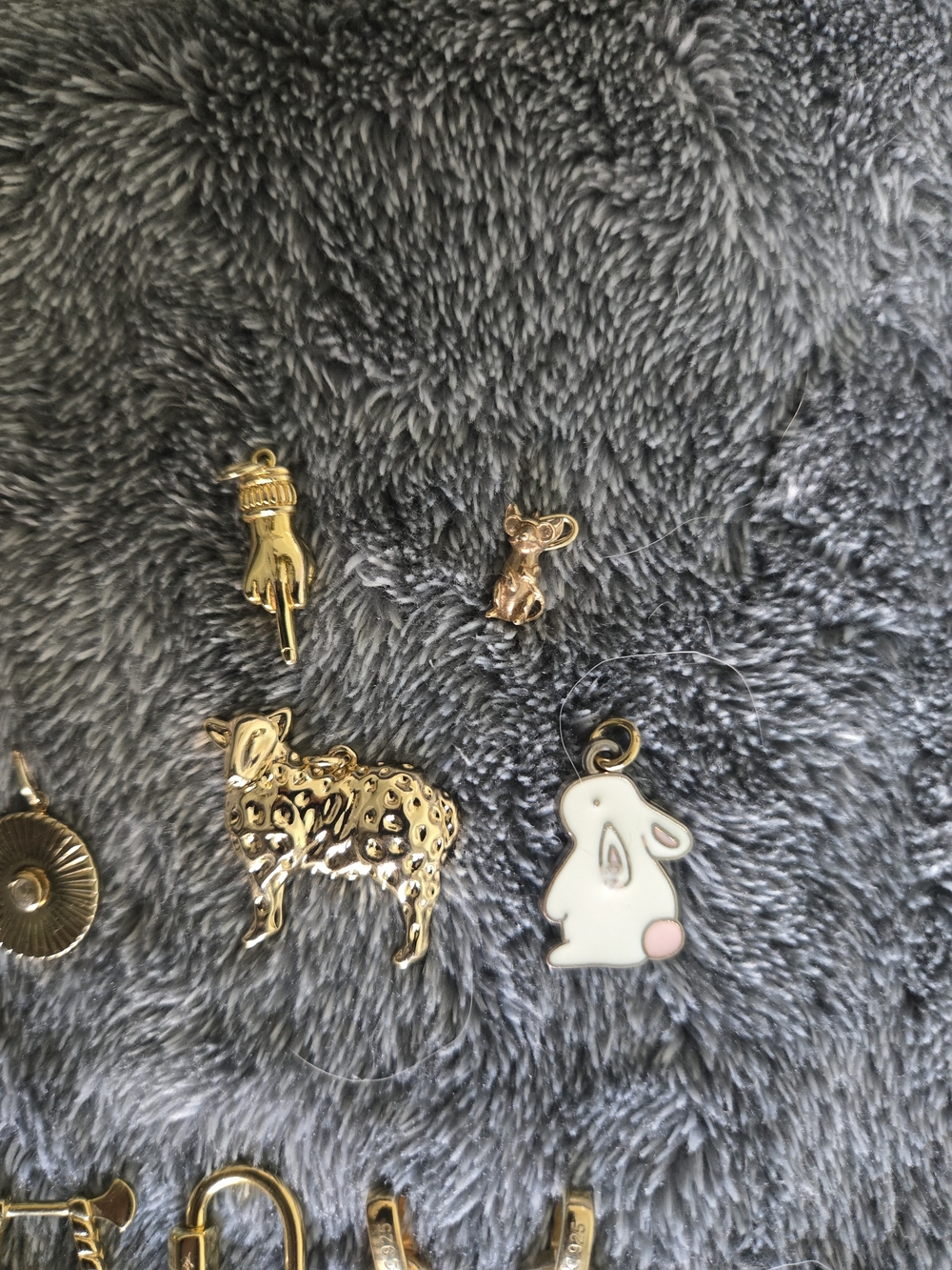 14k Blind Mouse Charm - Picture 2 of 6